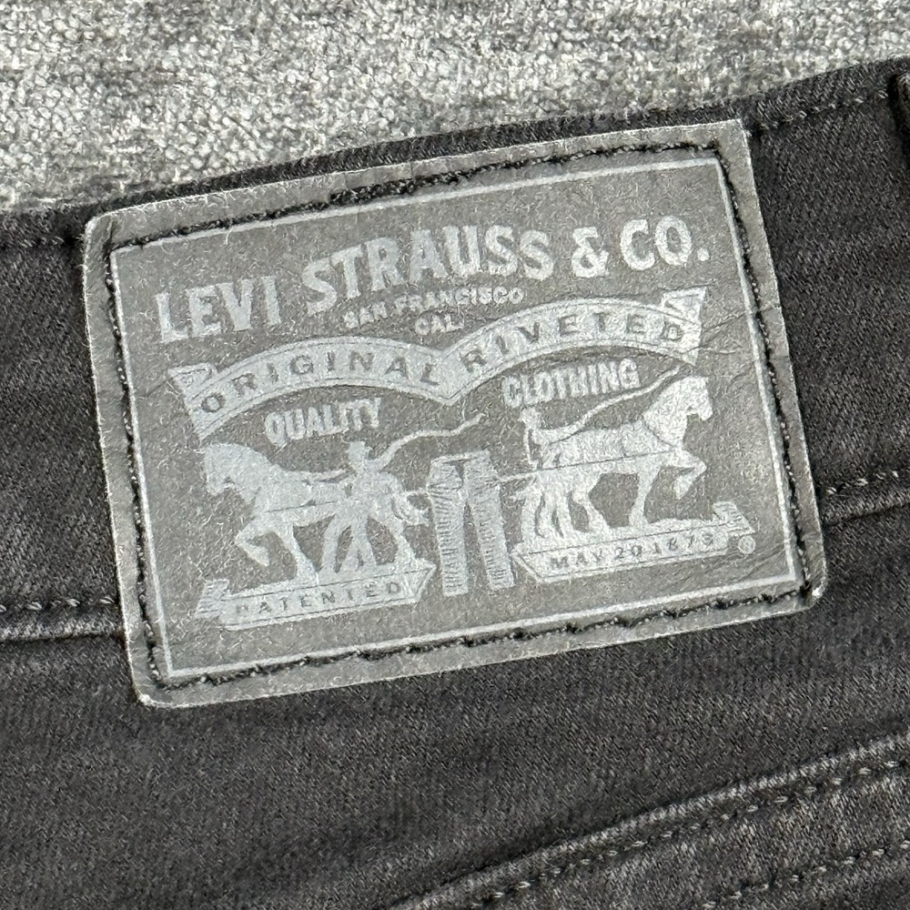 Levi's 721 High Rise Skinny Jeans Women's Size 26 Black Distressed Stretch - Picture 15 of 16